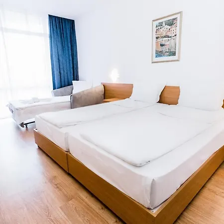 Opal Hotel 3*